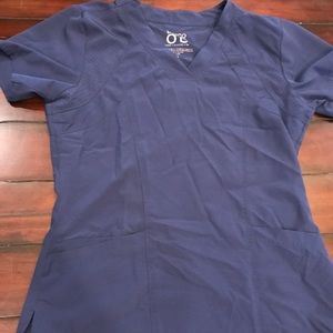 Barco one scrub top